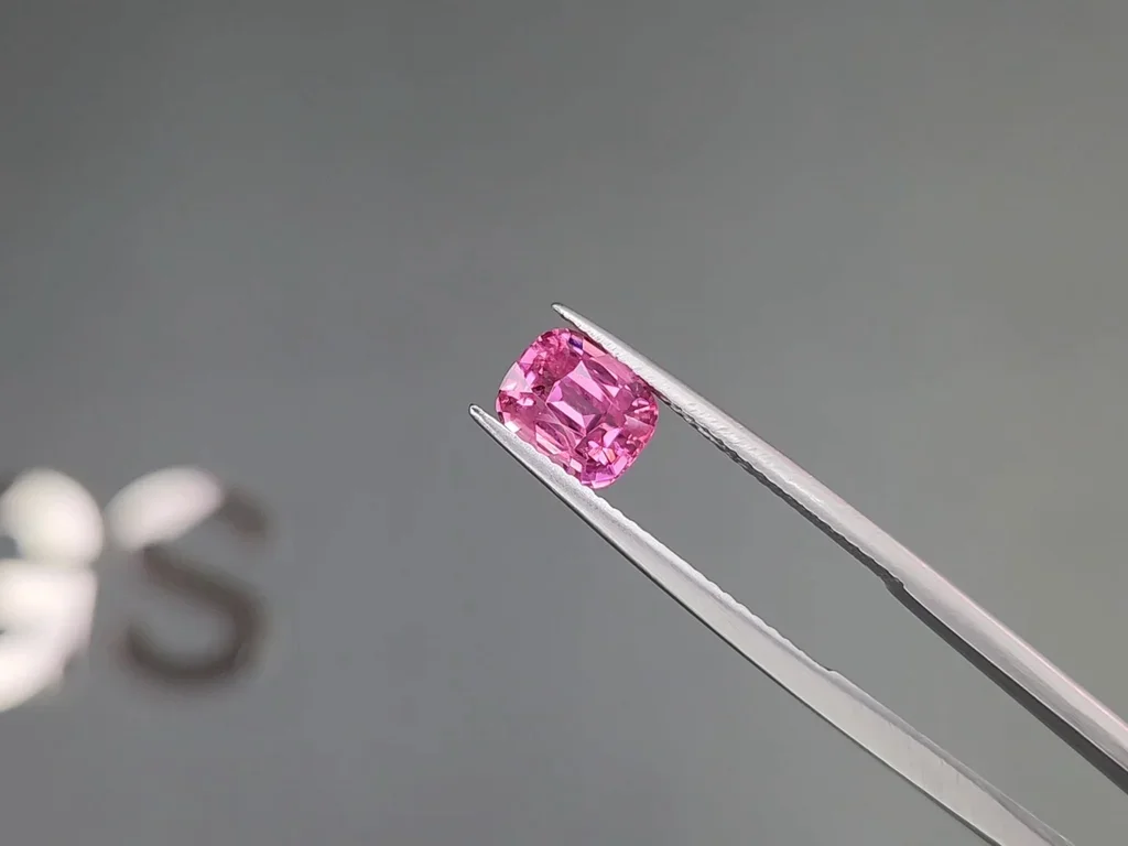 Vivid pink spinel in cushion cut 1.76 carats, Tanzania Image №3