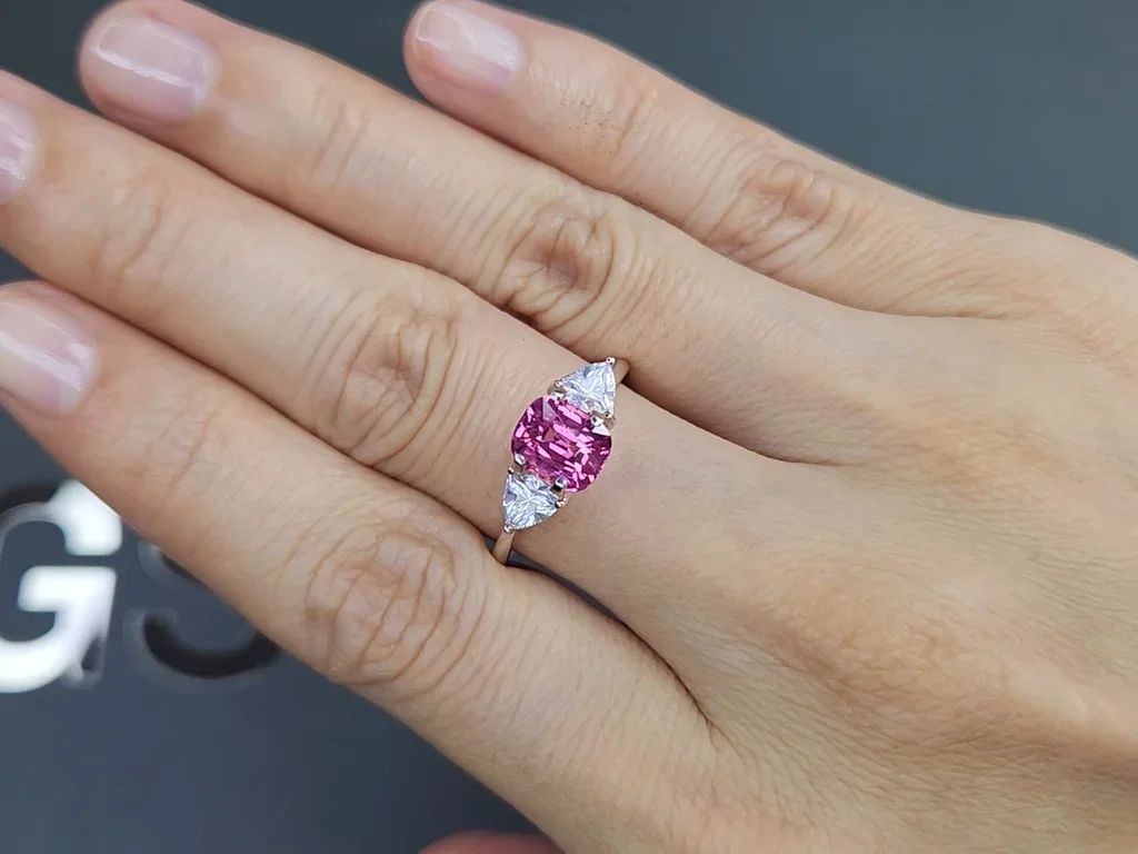 Vivid pink spinel in cushion cut 1.76 carats, Tanzania Image №5