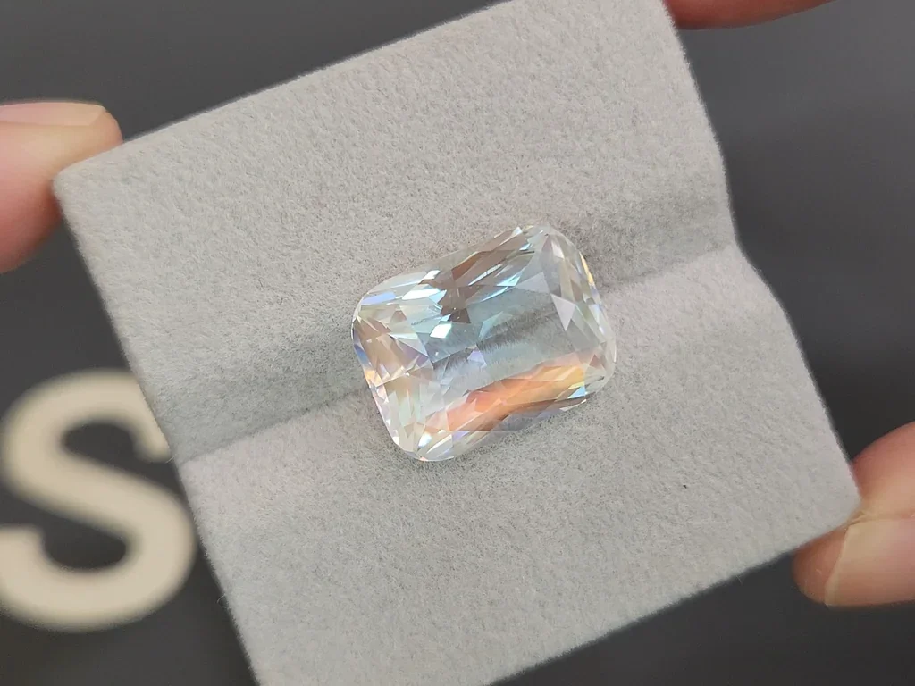 Rainbow moonstone in cushion cut 10.71 carats, Madagascar Image №4