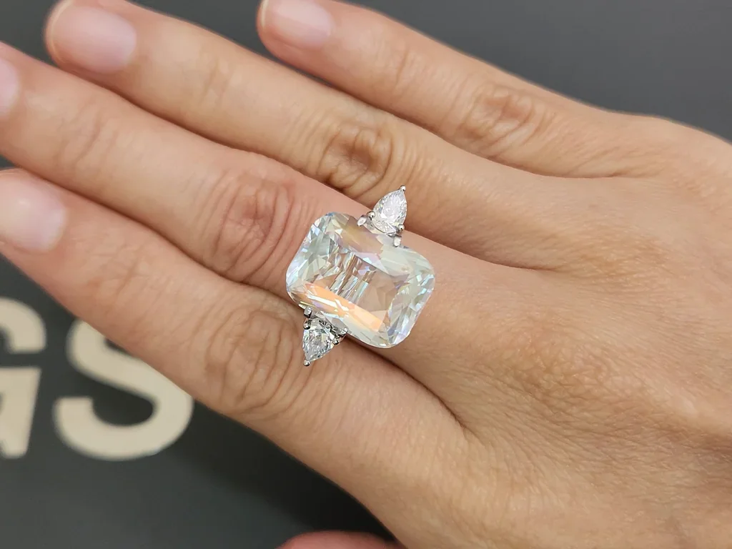 Rainbow moonstone in cushion cut 10.71 carats, Madagascar Image №5