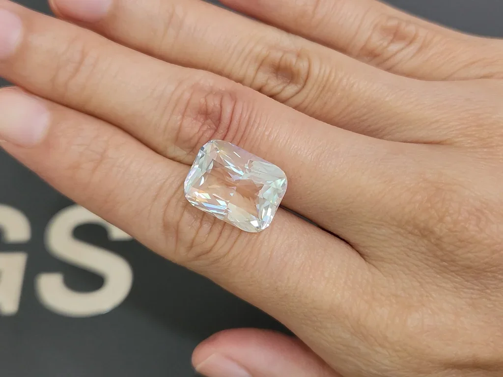 Rainbow moonstone in cushion cut 10.71 carats, Madagascar Image №2