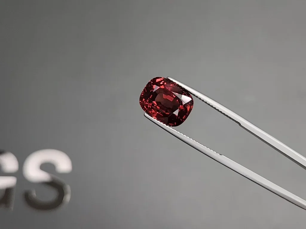 Malaya garnet in cushion cut 10.28 carats, Africa Image №3