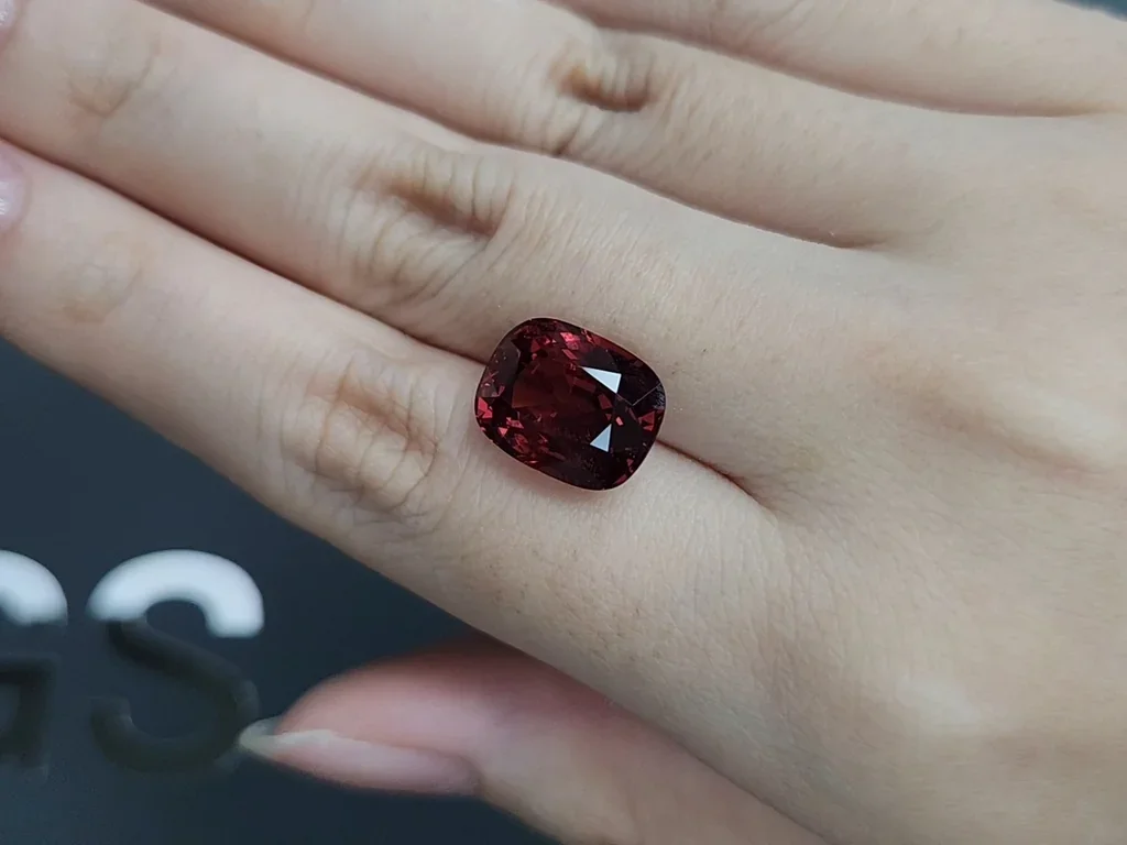 Malaya garnet in cushion cut 10.28 carats, Africa Image №2