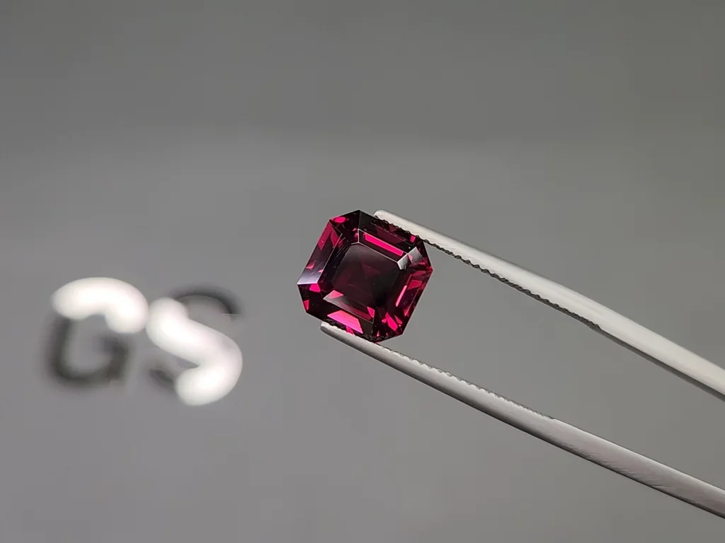 Rhodolite garnet asscher cut 5.92 carats, Africa Image №3