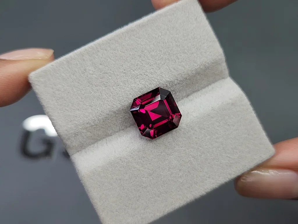 Rhodolite garnet asscher cut 5.92 carats, Africa Image №4