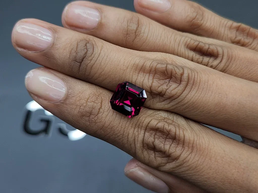 Rhodolite garnet asscher cut 5.92 carats, Africa Image №2