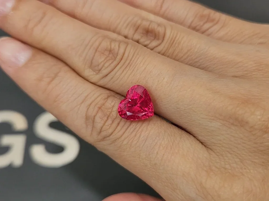 Spinel Mahenge Vivid Pink heart shape 5.11 carats, Tanzania   Image №2