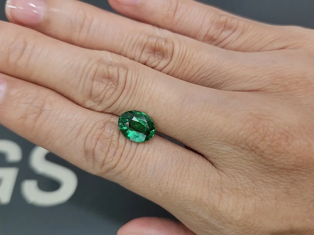 Garnet tsavorite Vivid Green oval cut 3.01 carats, Tanzania Image №2