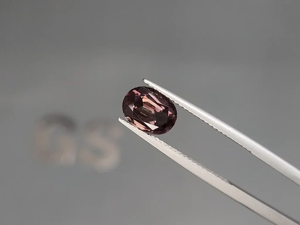Garnet color change oval cut 1.92 carats, Sri Lanka Image №4