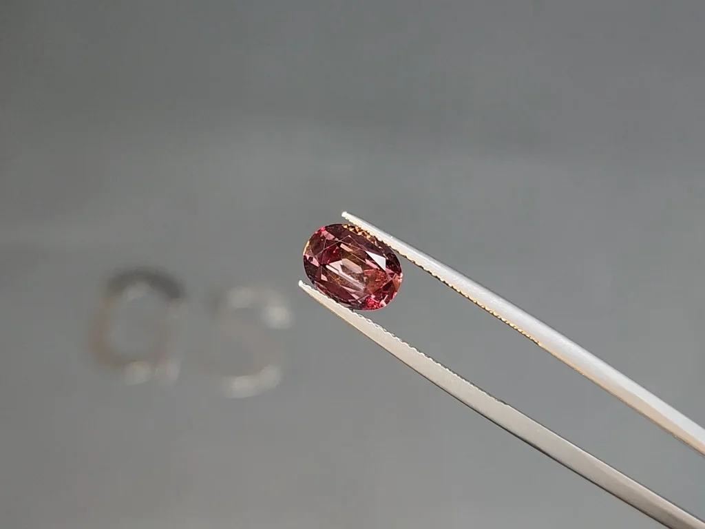Garnet color change oval cut 1.92 carats, Sri Lanka Image №5