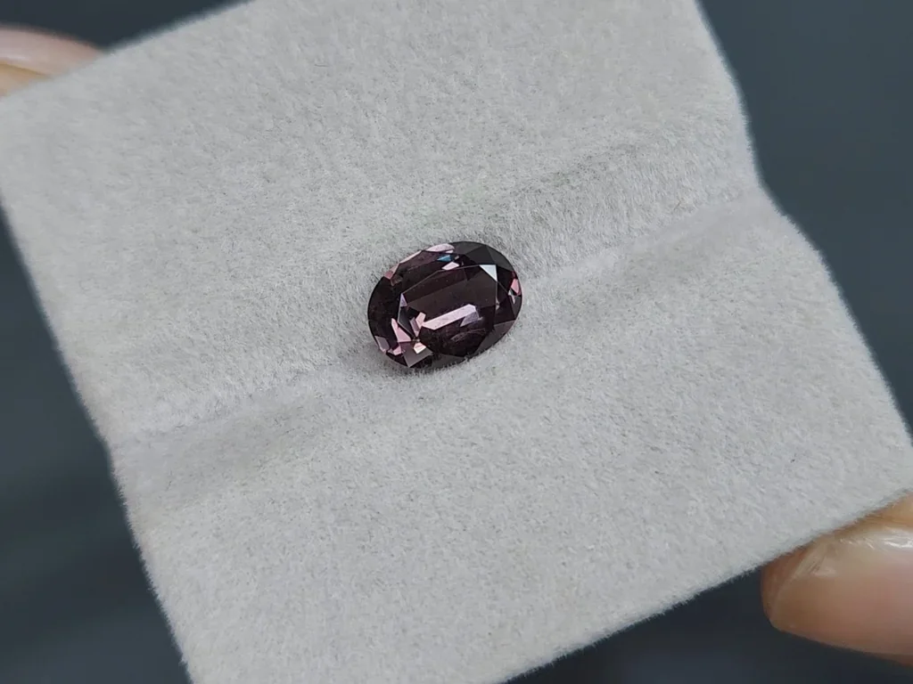 Garnet color change oval cut 1.92 carats, Sri Lanka Image №6