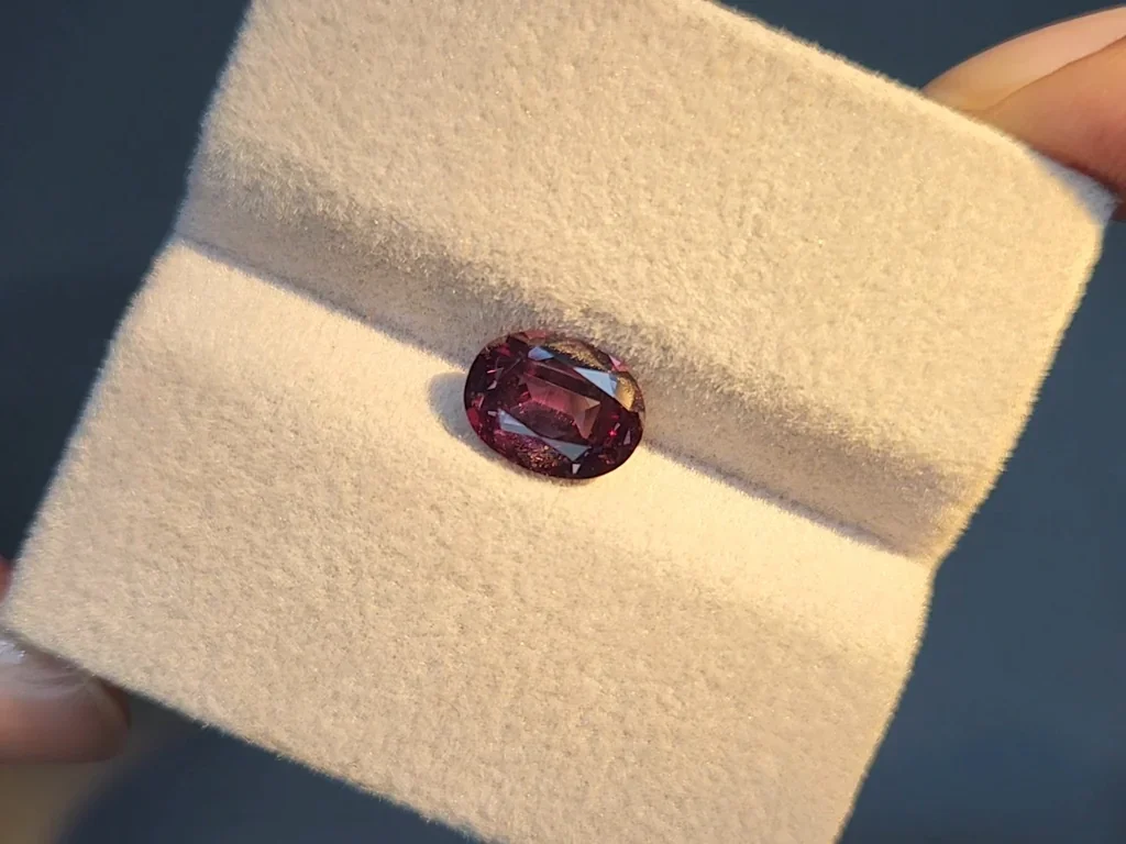 Garnet color change oval cut 1.92 carats, Sri Lanka Image №7