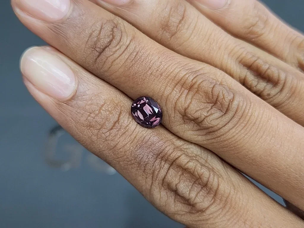 Garnet color change oval cut 1.92 carats, Sri Lanka Image №2
