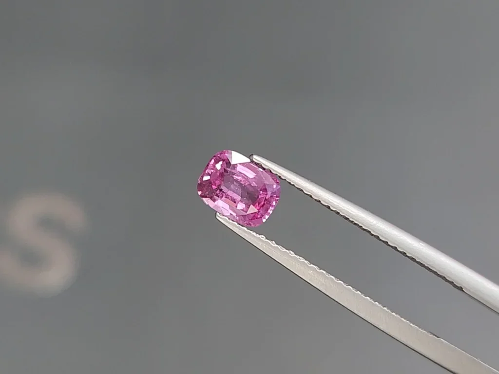 Unheated pink sapphire cushion cut  1.01 carats, Sri Lanka Image №3