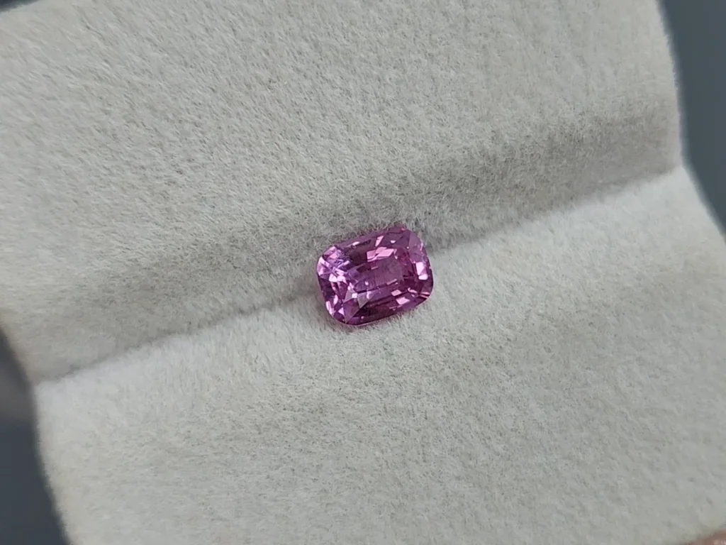 Unheated pink sapphire cushion cut  1.01 carats, Sri Lanka Image №4
