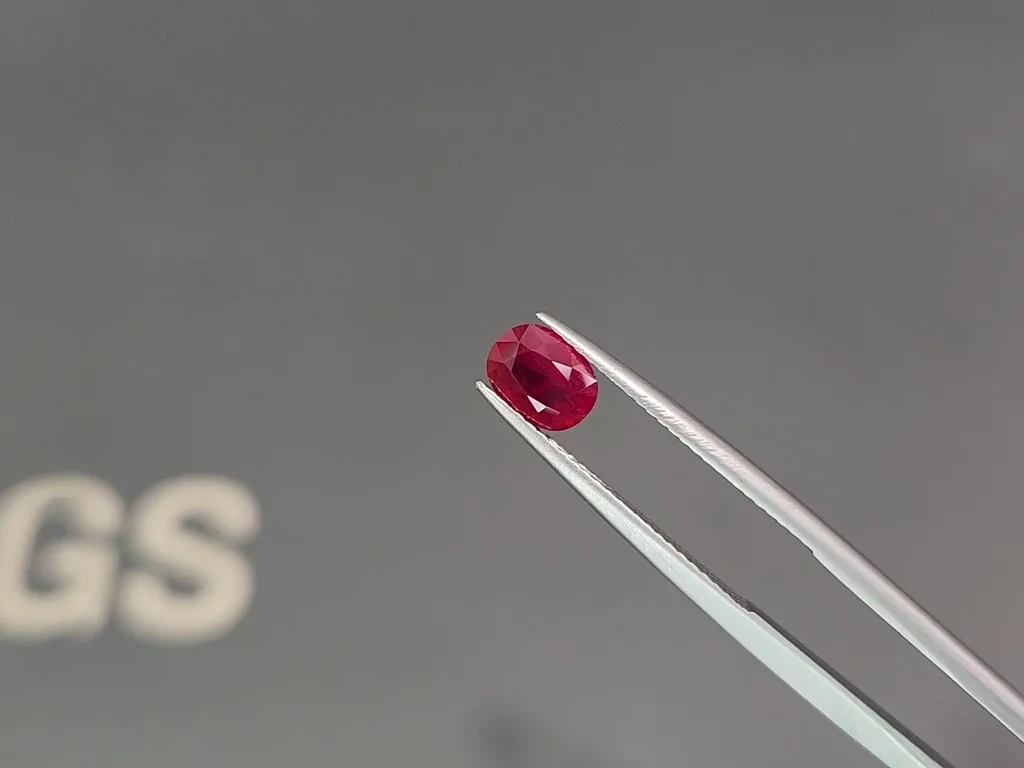 Unheated ruby Pigeon's Blood oval cut 1.08 carats, Burma  Image №3