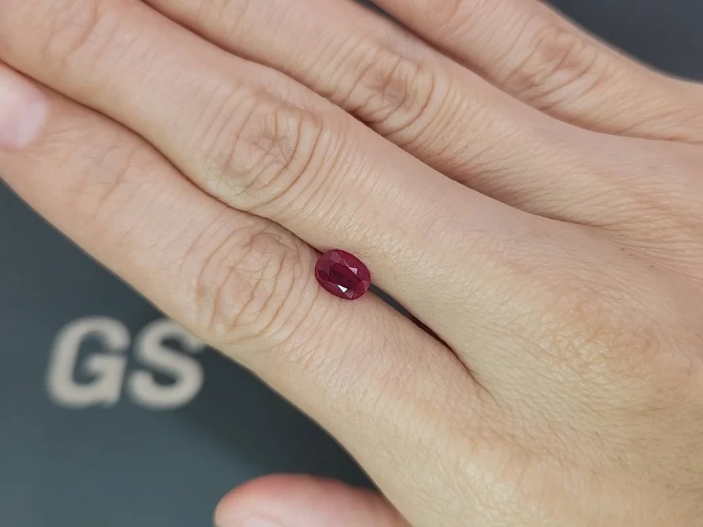 Unheated ruby Pigeon's Blood oval cut 1.08 carats, Burma  Image №2