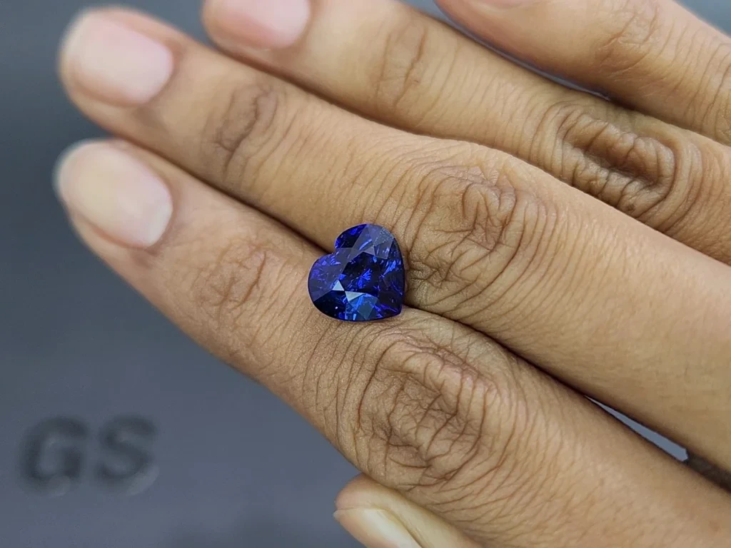 Royal Blue sapphire in heart shape 5.01 carats, Sri Lanka  Image №2