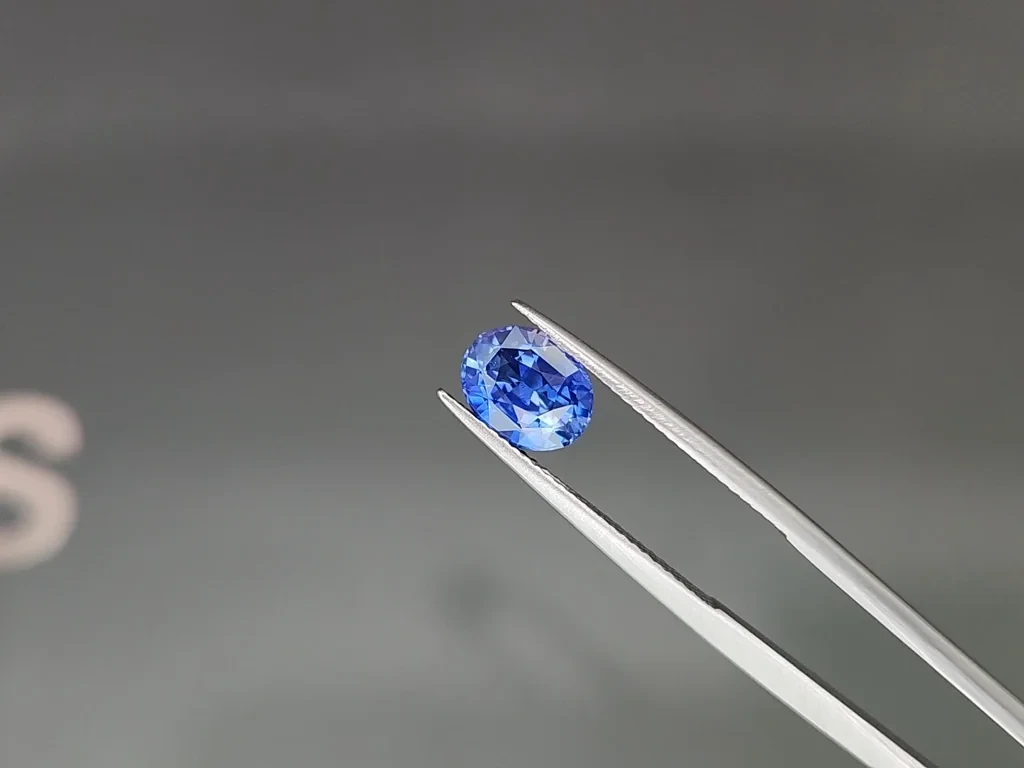 Sapphire Cornflower Blue oval cut 2.60 carats, Sri Lanka Image №3