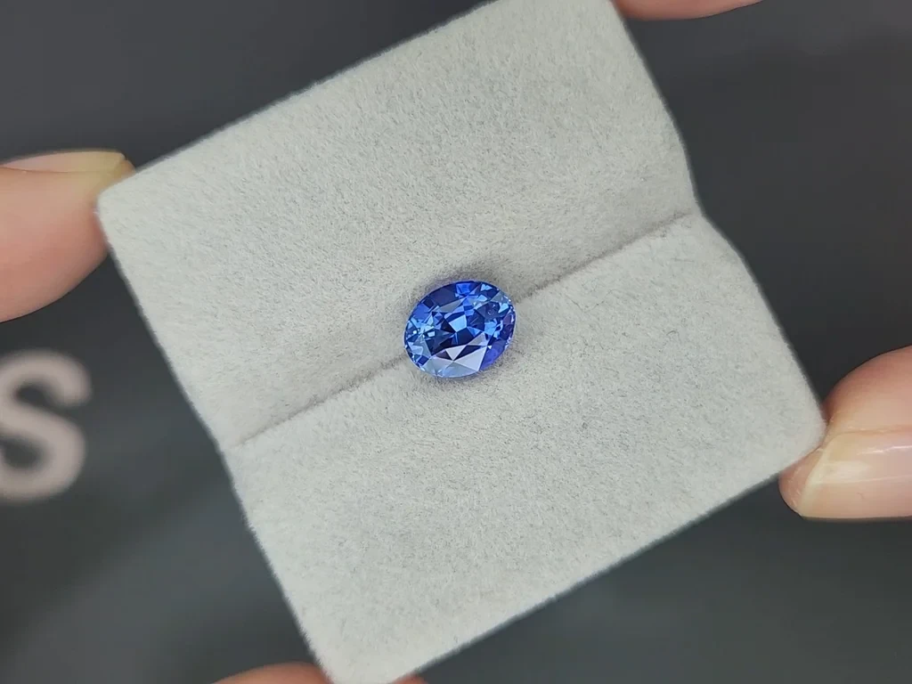 Sapphire Cornflower Blue oval cut 2.60 carats, Sri Lanka Image №4