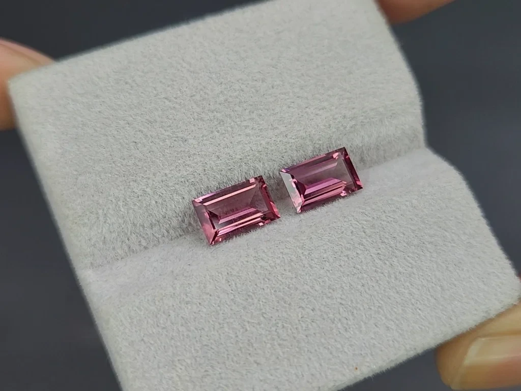 Pair of garnets rhodolite baguette cut 2.31 carats, Madagascar Image №4
