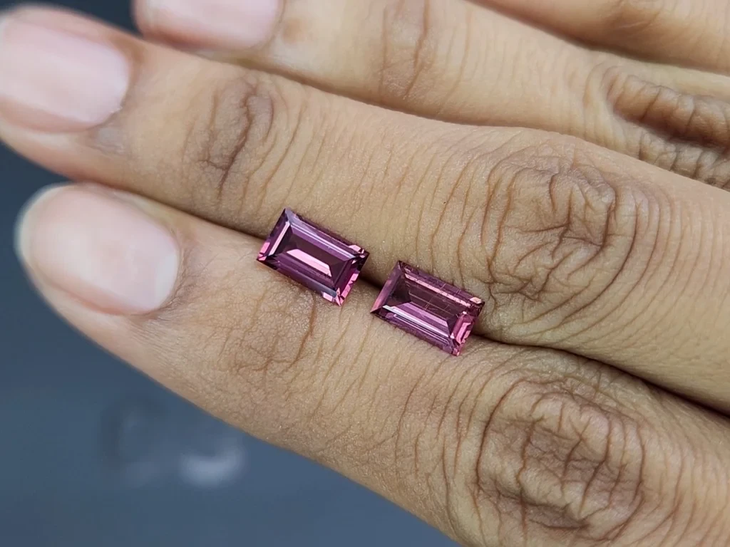Pair of garnets rhodolite baguette cut 2.31 carats, Madagascar Image №2