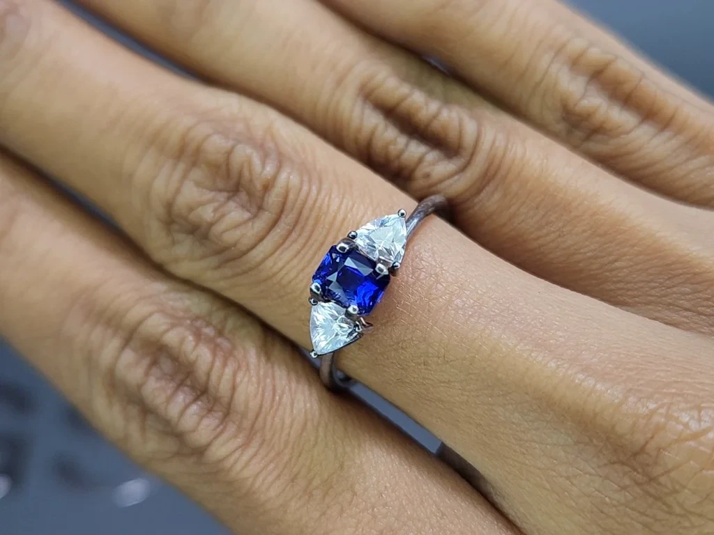 Sapphire Royal Blue octagon cut 1.05 carats, Sri Lanka Image №5