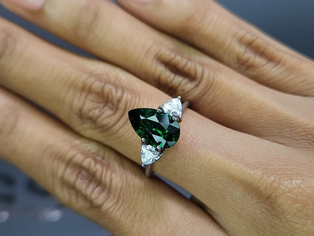 Garnet tsavorite pear cut 4.10 carats, Africa Image №5