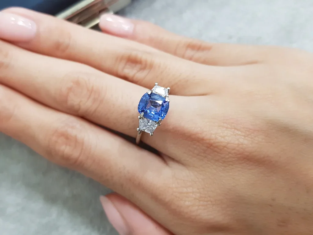 Unheated cushion cut cornflower blue sapphire 1.74 ct, Sri Lanka Image №2