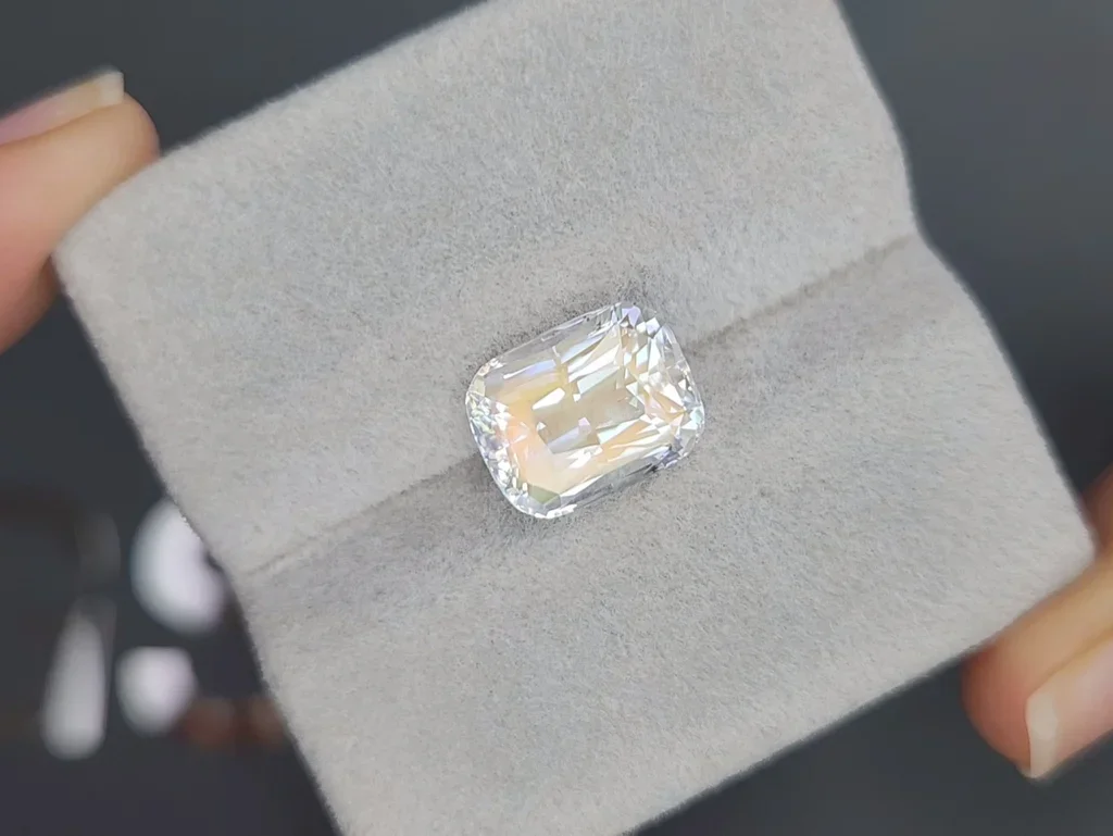 Moonstone cut cushion 5.15 carats, Madagascar Image №4