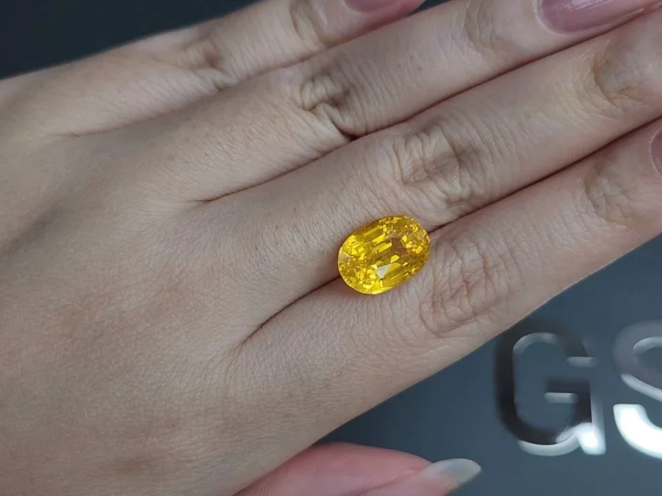 Golden yellow sapphire in oval cut 7.04 carats, Sri Lanka  Image №2