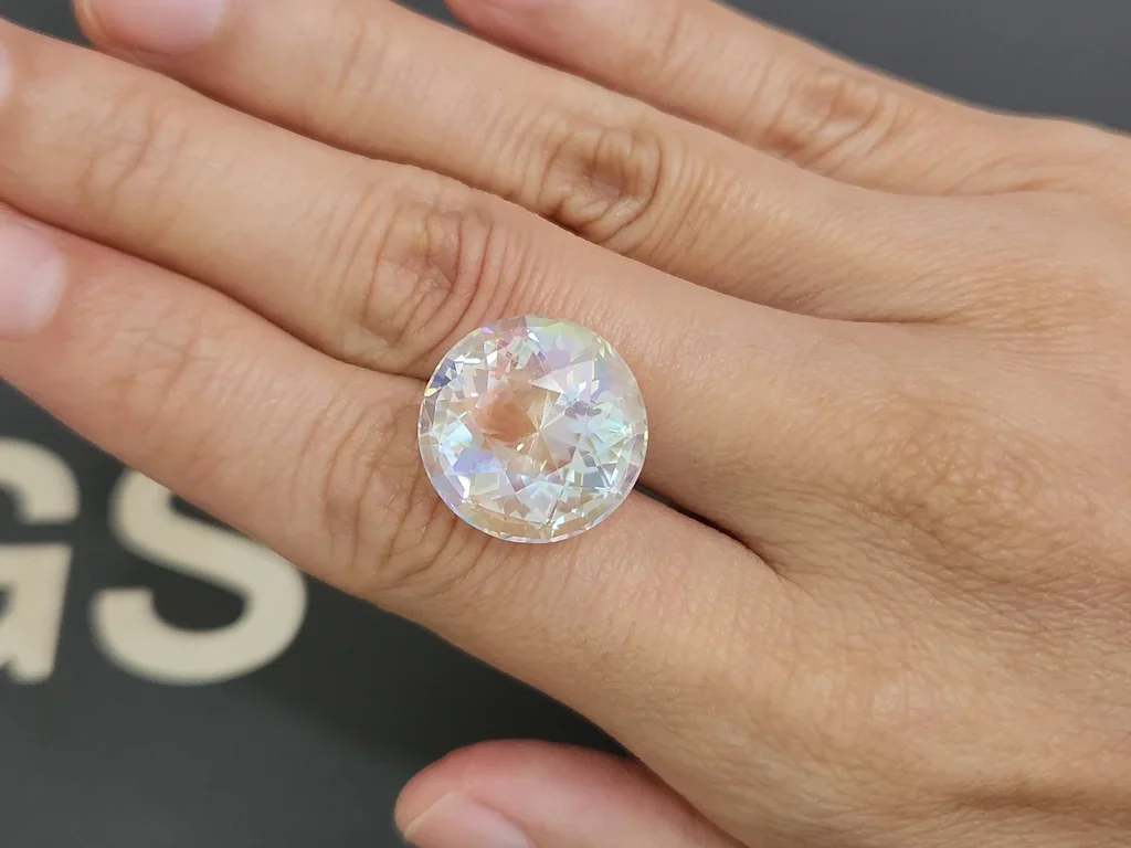 Large rainbow moonstone in round cut 17.15 carats, Madagascar Image №2