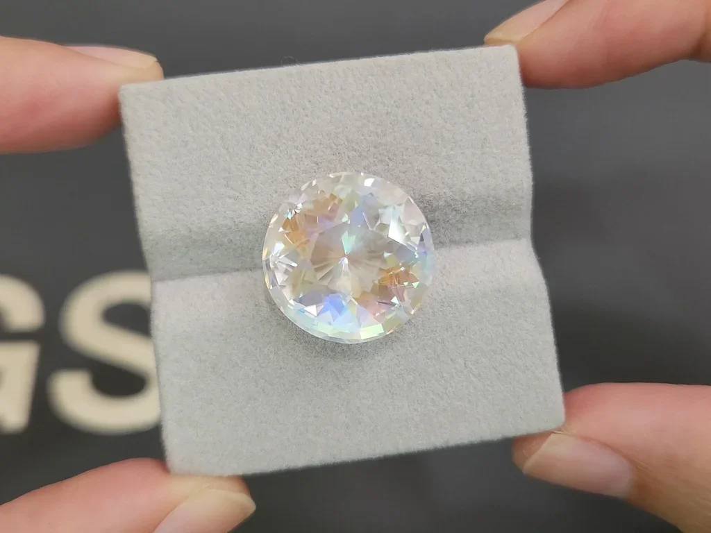 Large rainbow moonstone in round cut 17.15 carats, Madagascar Image №4