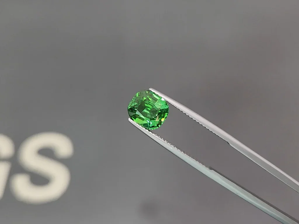 Garnet tsavorite Neon Green cushion cut 3.01carats, Tanzania Image №3