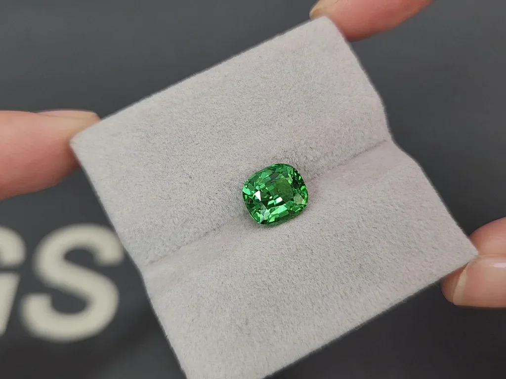 Garnet tsavorite Neon Green cushion cut 3.01carats, Tanzania Image №4