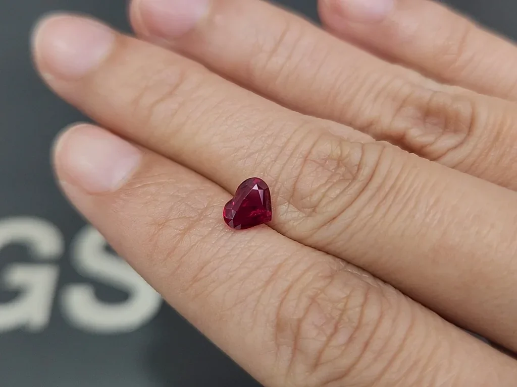Unheated ruby Pigeon Blood heart shape 1.00 carats, Mozambique  Image №2