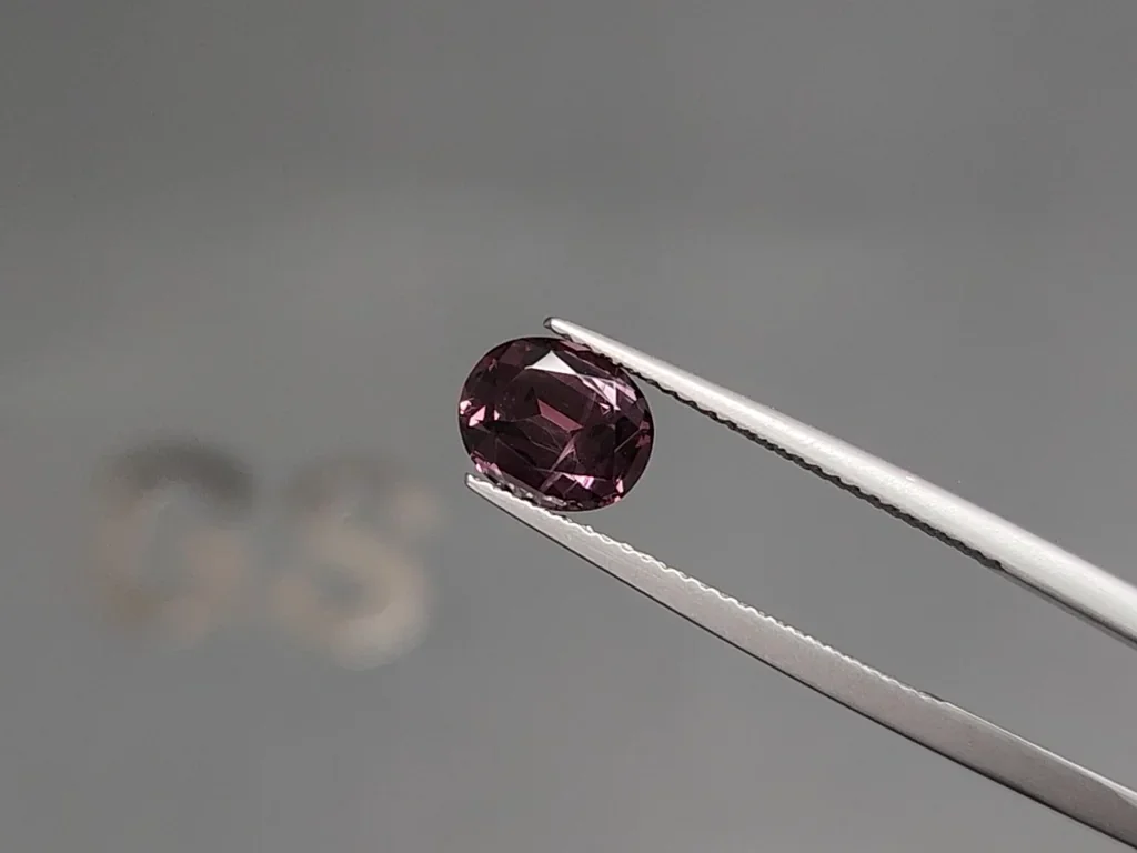 Garnet color change oval cut 1.75 carats, Sri Lanka Image №5