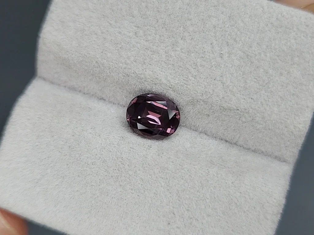 Garnet color change oval cut 1.75 carats, Sri Lanka Image №7