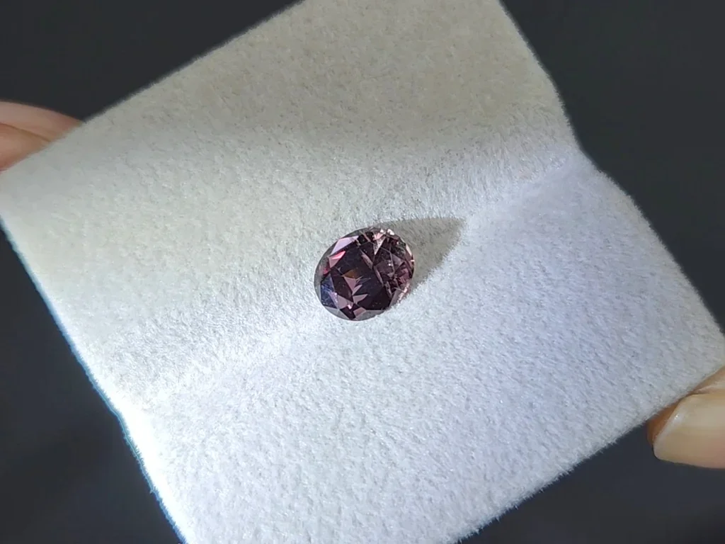 Garnet color change oval cut 1.75 carats, Sri Lanka Image №8