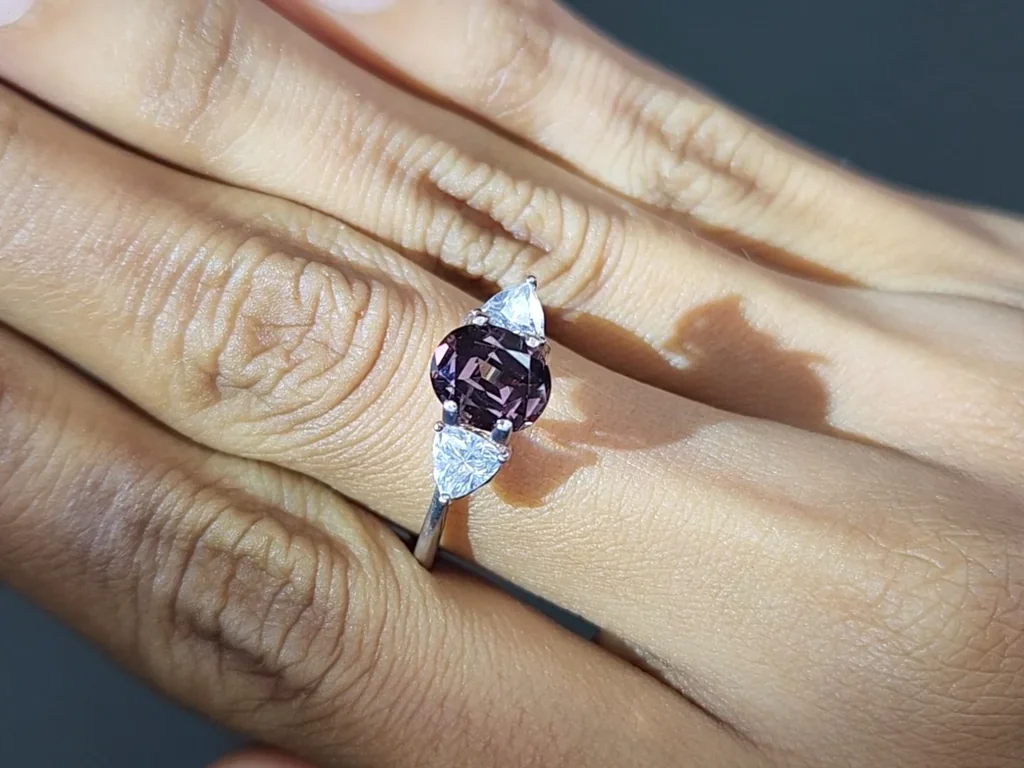 Garnet color change oval cut 1.75 carats, Sri Lanka Image №11