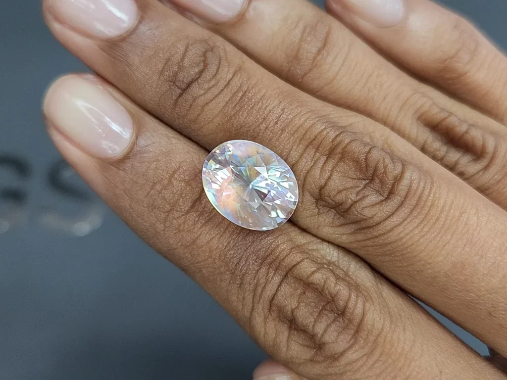 Rainbow moonstone oval cut 8.35 carats, Madagascar Image №2