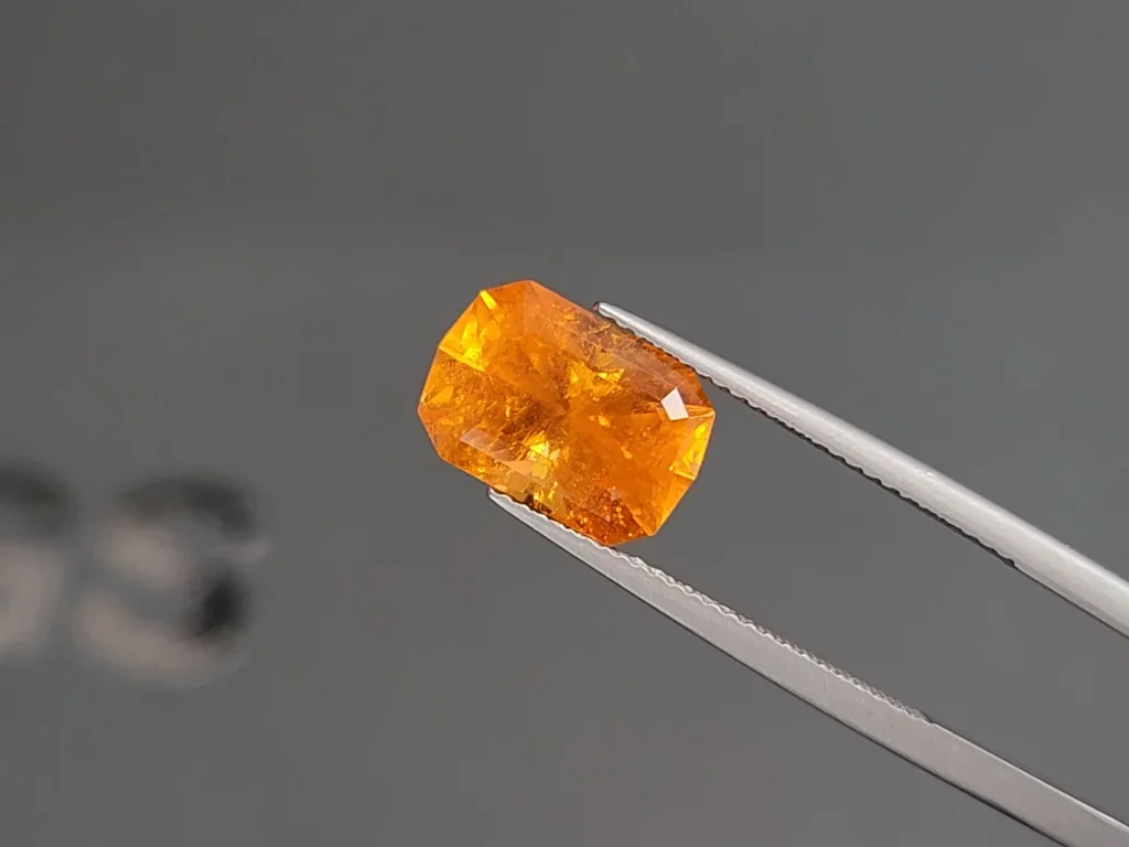 Garnet spessartine cushion cut 6.17carats, Africa Image №3