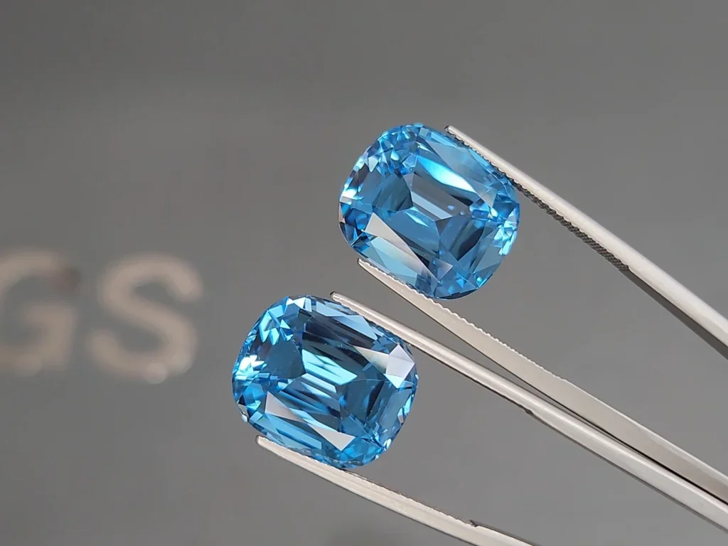 Pair of large topaz Swiss Blue cushion cut 31.31 carats, Brazil Image №3