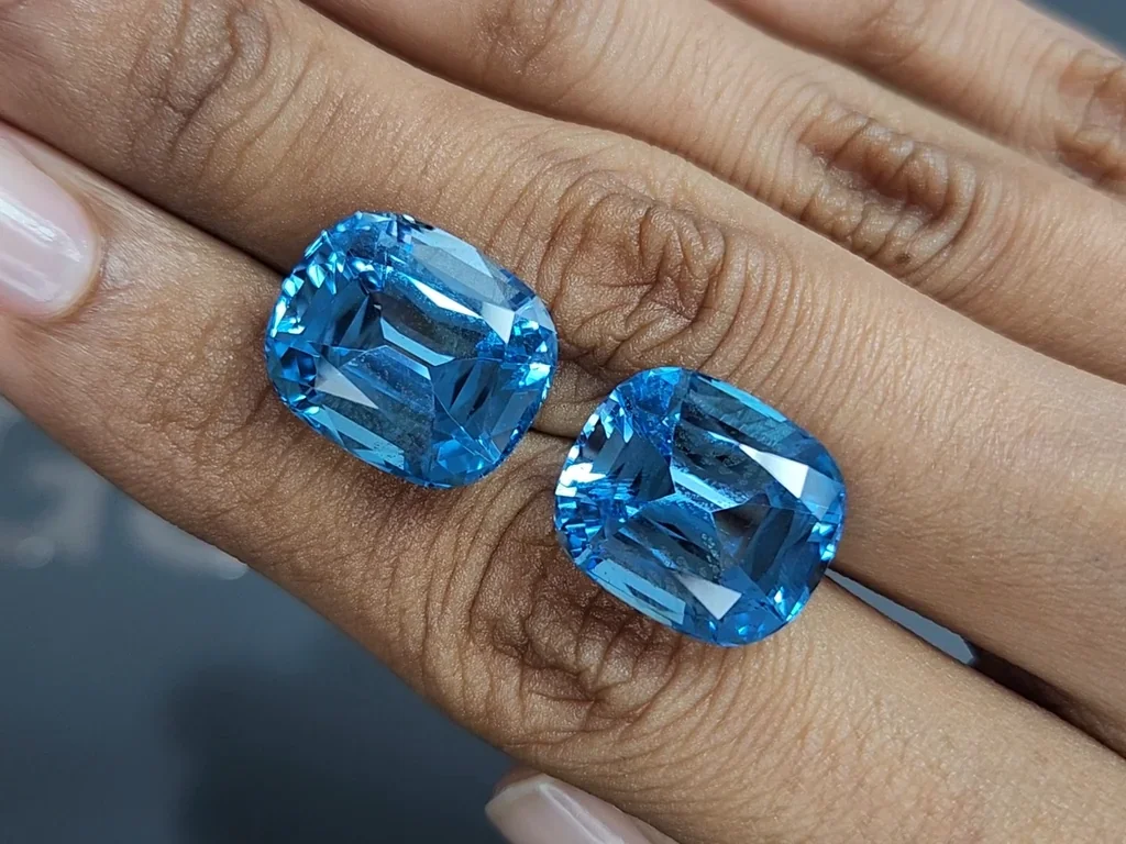 Pair of large topaz Swiss Blue cushion cut 31.31 carats, Brazil Image №2