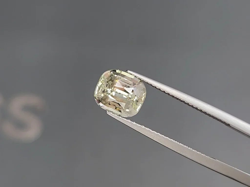Green chrysoberyl cushion cut 3.12 carats, Sri Lanka Image №3