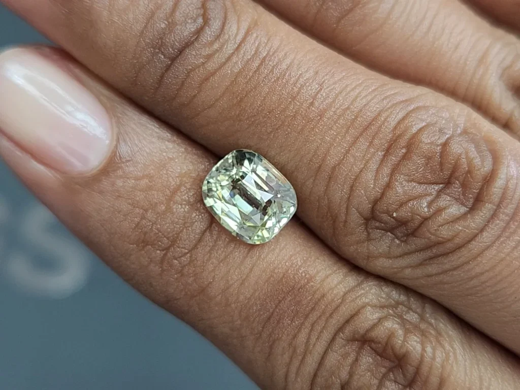 Green chrysoberyl cushion cut 3.12 carats, Sri Lanka Image №2