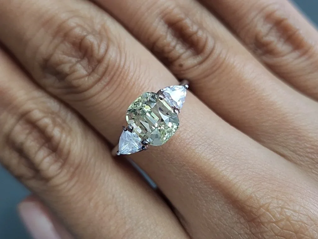 Green chrysoberyl cushion cut 3.12 carats, Sri Lanka Image №5