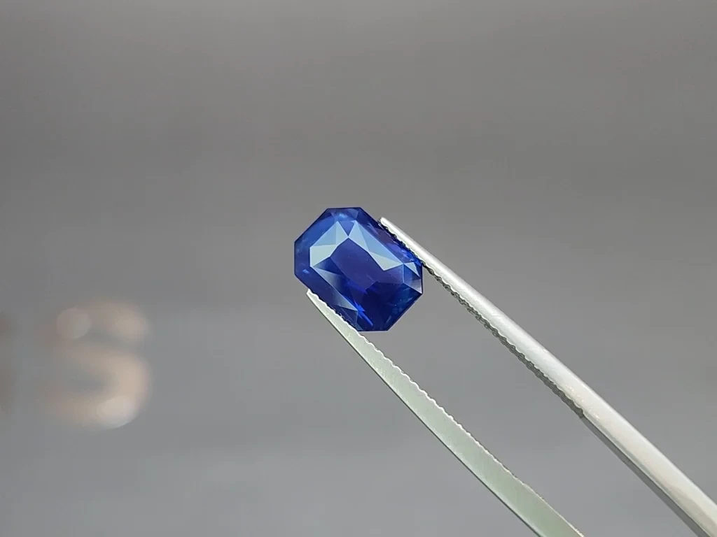 Unheated Royal Blue sapphire emerald cut 3.22 carats, Sri Lanka Image №3