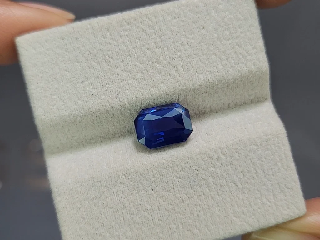 Unheated Royal Blue sapphire emerald cut 3.22 carats, Sri Lanka Image №4