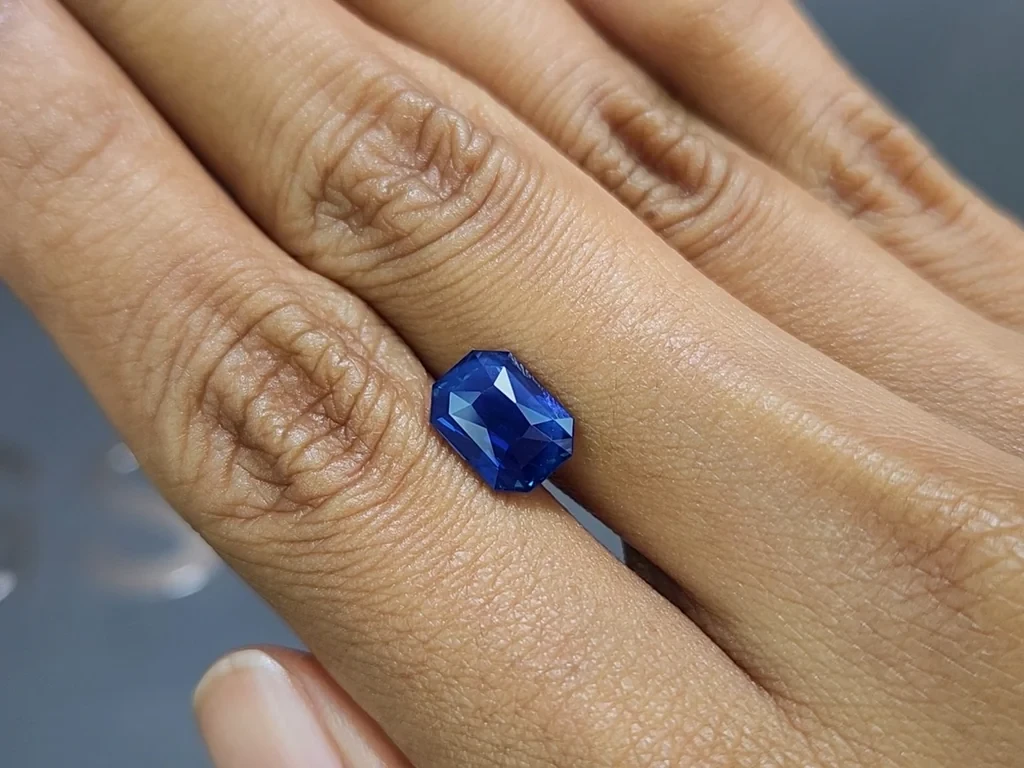 Unheated Royal Blue sapphire emerald cut 3.22 carats, Sri Lanka Image №2